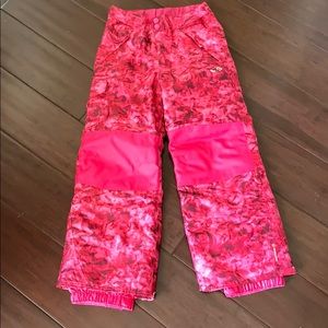 Used girl’s skiing pants in good condition